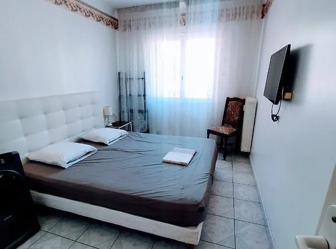 T3/t4 Spacieux Avec Terrasse Juan-les-Pins